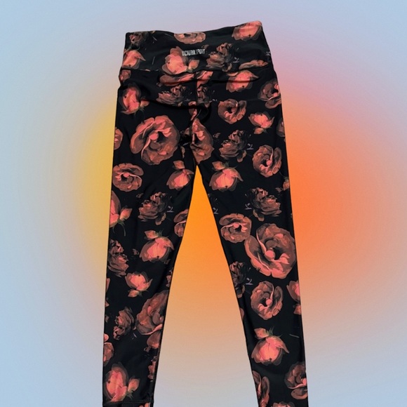 Victoria’s Secret - Victoria Sport Ladies Size M Leggings - Black & Coral Floral - Picture 13 of 13